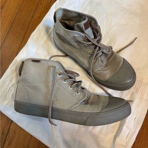 Casual High-Top Canvas Sneakers in Light Gray